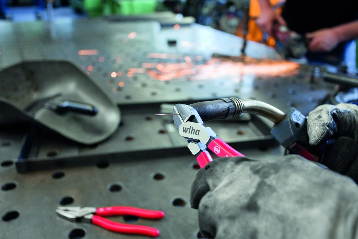 Wiha 26850 3 Piece Classic Plier Set 4 Wiha 26850 3 Piece Classic Plier Set - Image 2