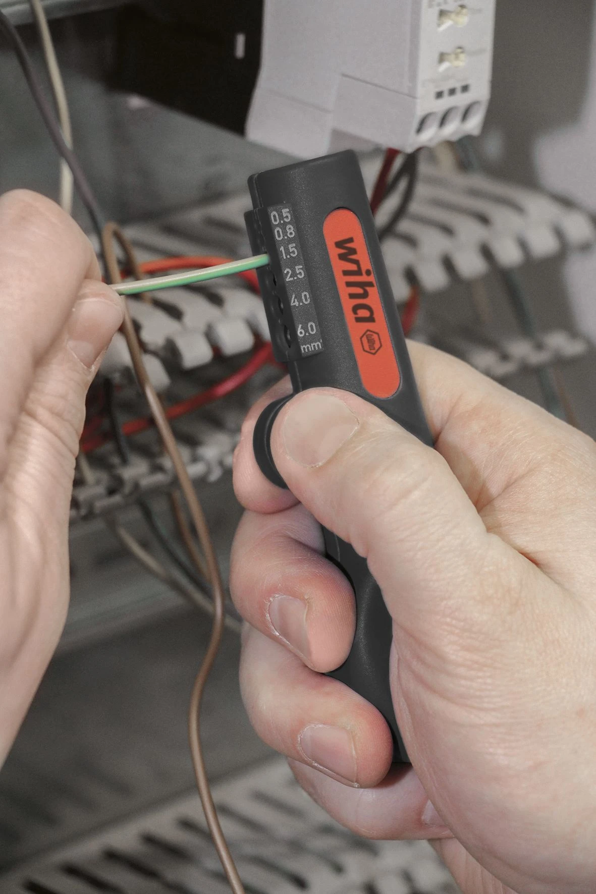 Wiha 44242 Professional Electric Cable Wire Stripper Multi Tool 8 Wiha 44242 Professional Electric Cable Wire Stripper Multi Tool - Image 6