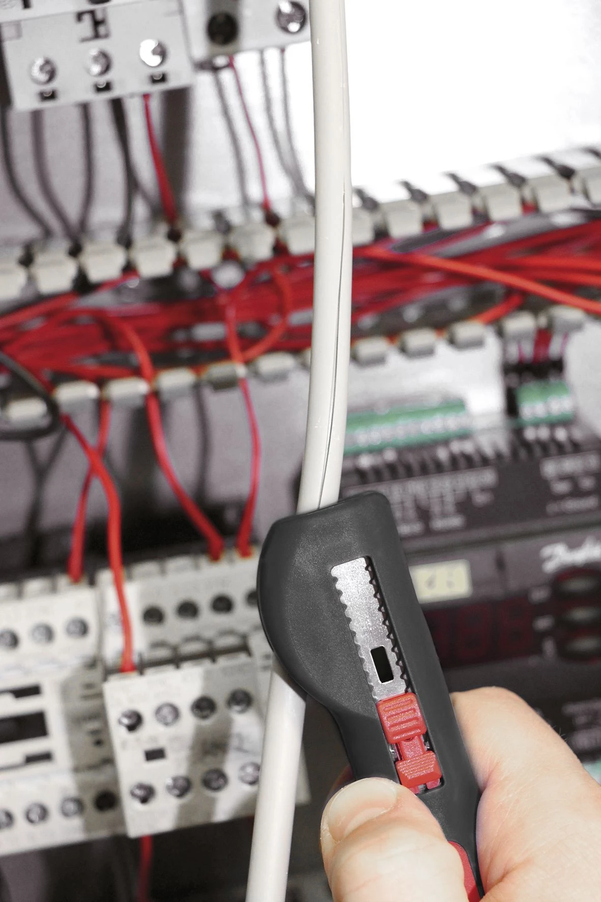 Wiha 44242 Professional Electric Cable Wire Stripper Multi Tool 7 Wiha 44242 Professional Electric Cable Wire Stripper Multi Tool - Image 5